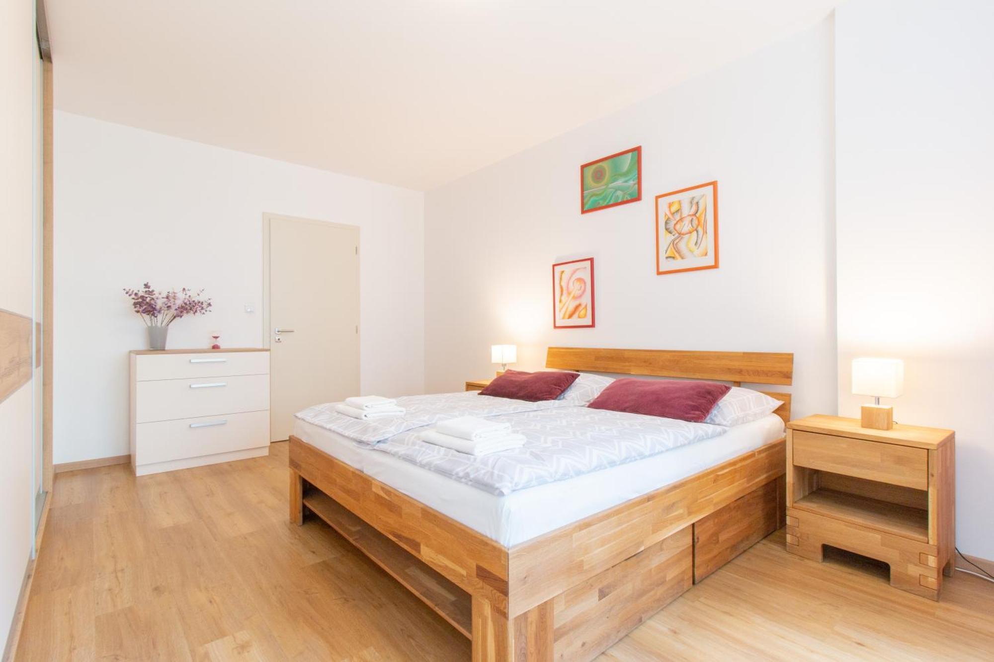 Krakovska Cr Apartments براغ المظهر الخارجي الصورة