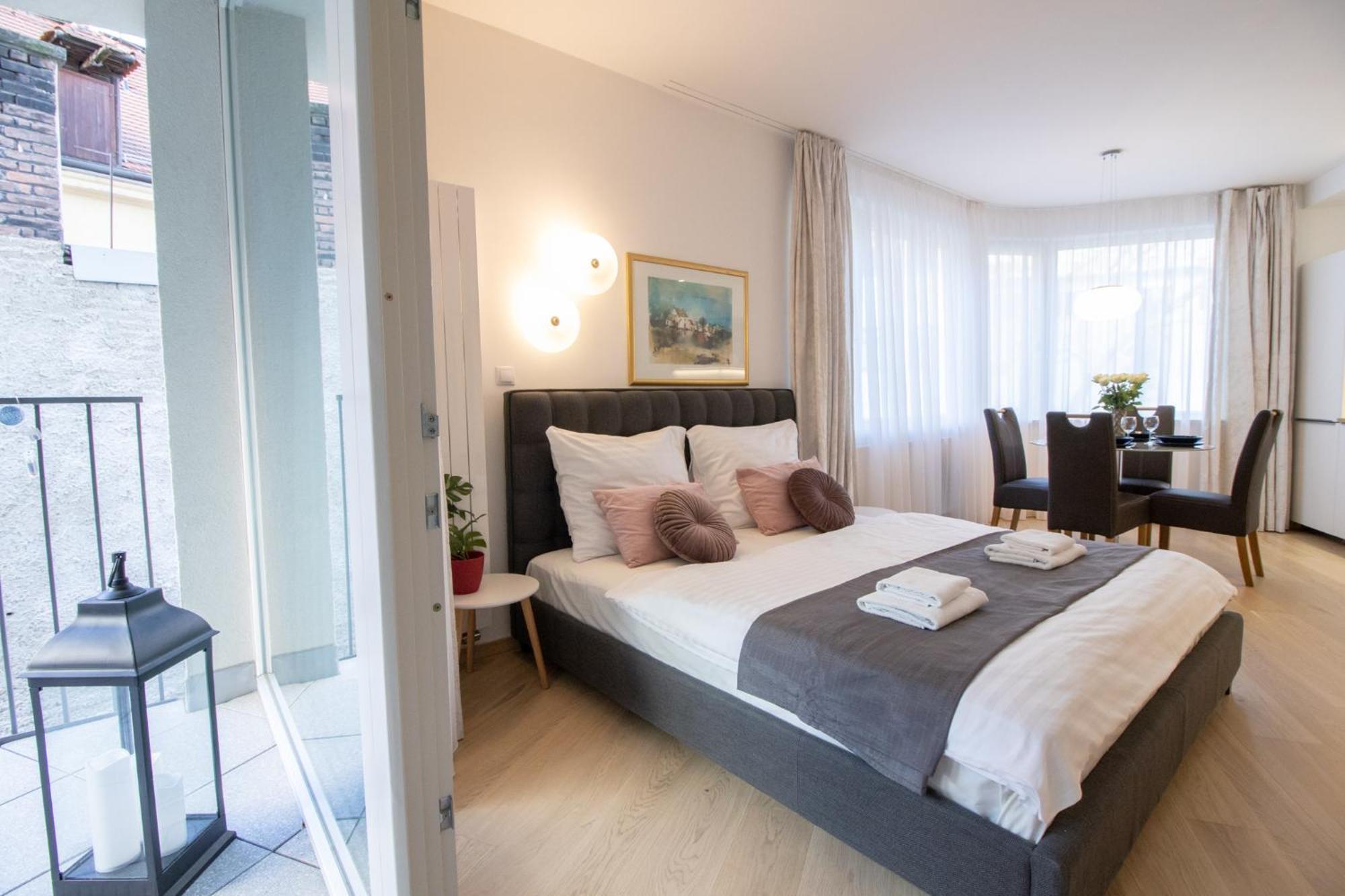 Krakovska Cr Apartments براغ الغرفة الصورة