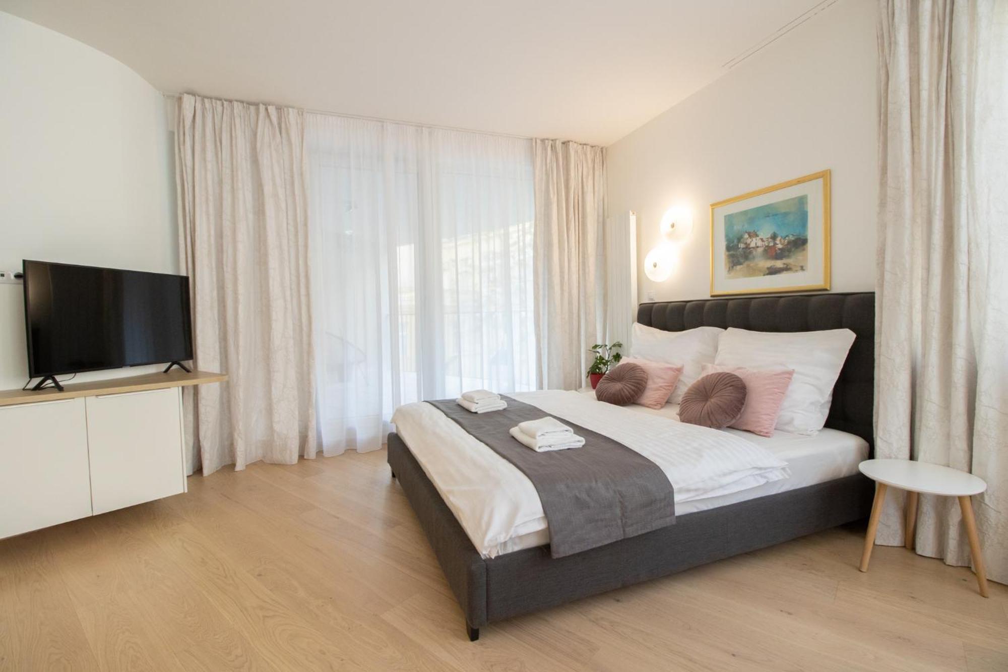 Krakovska Cr Apartments براغ المظهر الخارجي الصورة